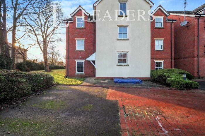 2 Bedroom Flat To Rent In Manor House Close, Wilford, Nottingham, NG11