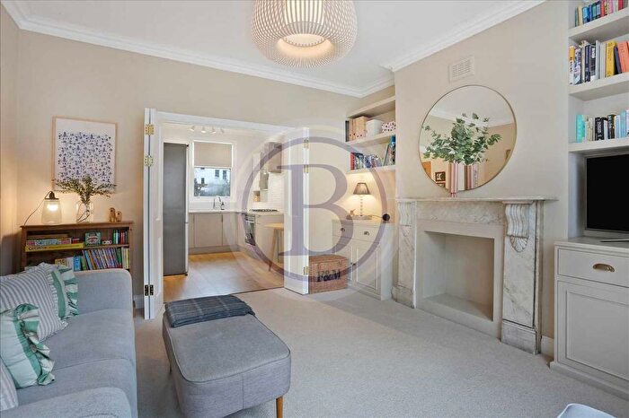 2 Bedroom Flat For Sale In Highwood Road, London, N19
