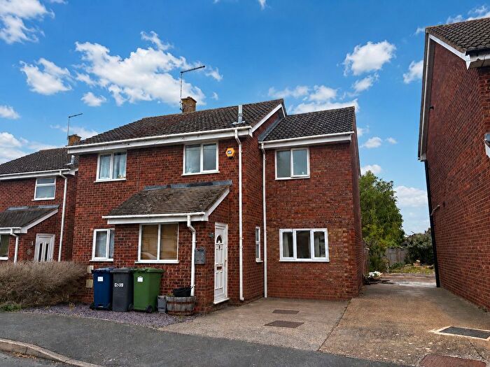 4 Bedroom Detached House For Sale In Orchard Close, Stilton, Peterborough, PE7