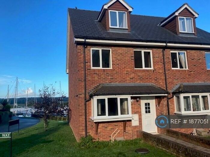 4 Bedroom Semi-Detached House To Rent In Kingfisher Way, Newport, PO30