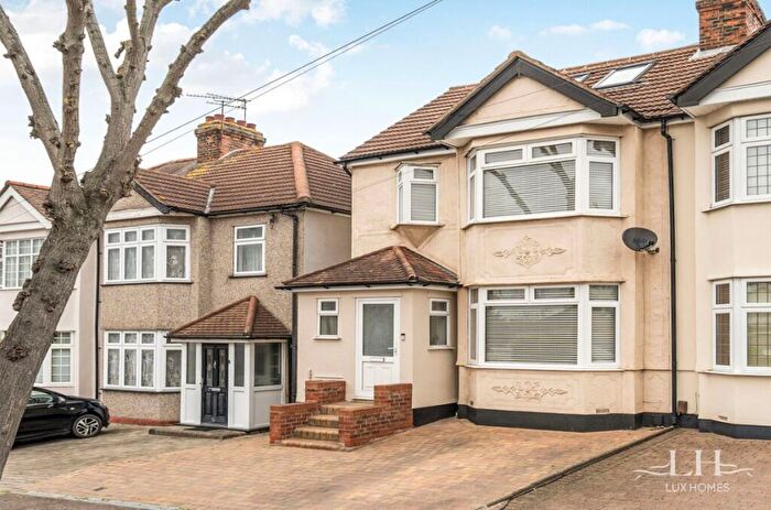 4 Bedroom Semi Detached House For Sale In Osborne Road, Hornchurch, RM11
