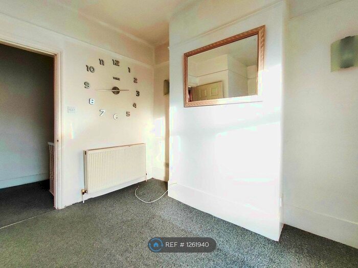 2 Bedroom Flat To Rent In Hubbard Road, London SE27