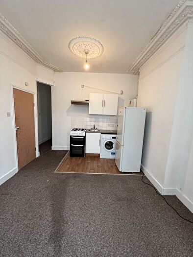 1 Bedroom Flat To Rent In Elgin Road, Ilford, IG3