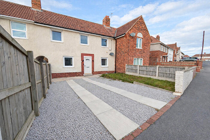 3 Bedroom Terraced House For Sale In The Crescent East, Sunnyside, S66