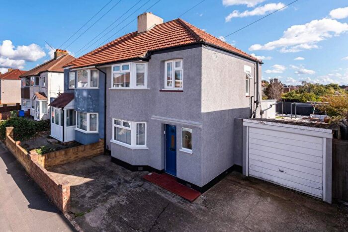 3 Bedroom Semi Detached House For Sale In Gipsy Road, Welling, DA16