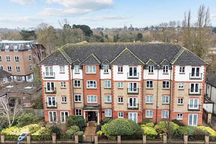 2 Bedroom Flat For Sale In Kenton Road, Harrow, HA3