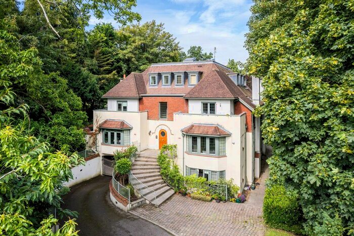 2 Bedroom Flat To Rent In Oathall Road, Sutton Tye, RH16