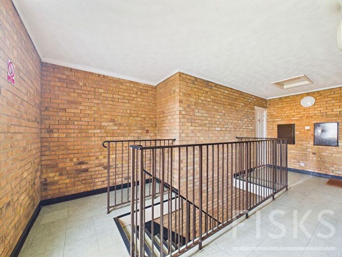 2 Bedroom Block Of Flats For Sale In Saxon Court, Benfleet, SS7