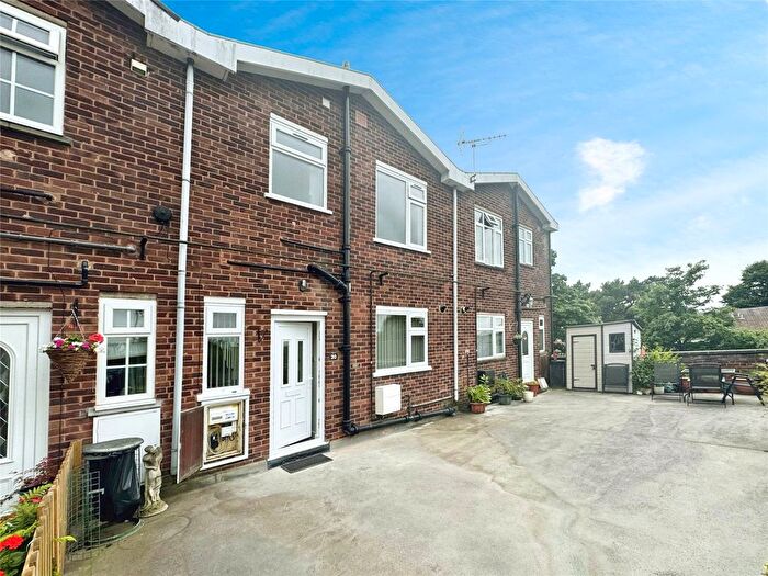 3 Bedroom Maisonette To Rent In Albion Parade, Kingswinford, West Midlands, DY6