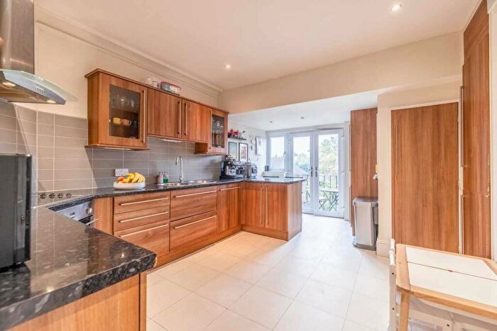 2 Bedroom Apartment For Sale In The Green, Datchet, SL3