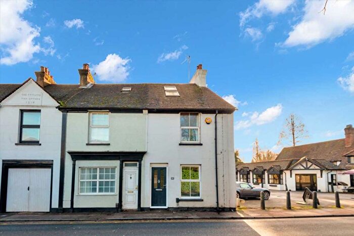 3 Bedroom End Of Terrace House To Rent In Uxbridge Road, Rickmondsworth, Middlesex, WD3