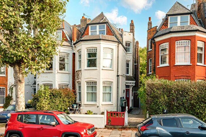 2 Bedroom Flat For Sale In Tetherdown, London, N10
