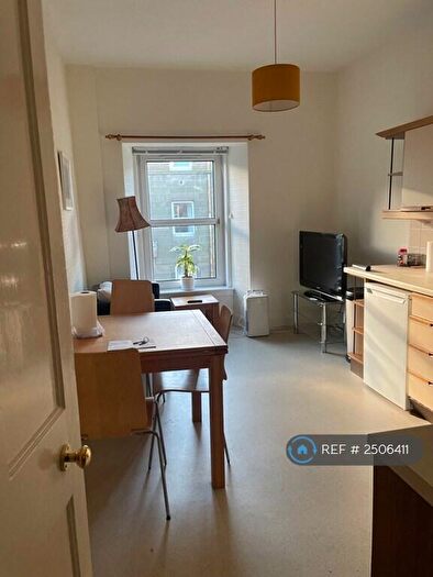 2 Bedroom Flat To Rent In Causewayside, Edinburgh, EH9