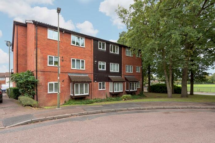 1 Bedroom Flat To Rent In Darwin Close, London, N11