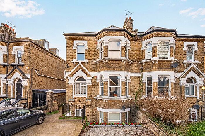 2 Bedroom Flat For Sale In Boston Manor Road, Brentford, TW8