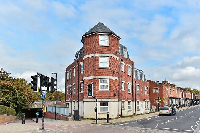 2 Bedroom Property To Rent In Northam Road, Southampton, SO14