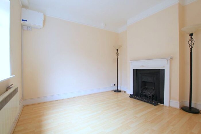 1 Bedroom Flat To Rent In Merton Road, Wimbledon, SW19