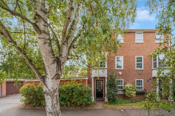 4 Bedroom Detached House To Rent In Gainsborough Road, Kew, Richmond, TW9