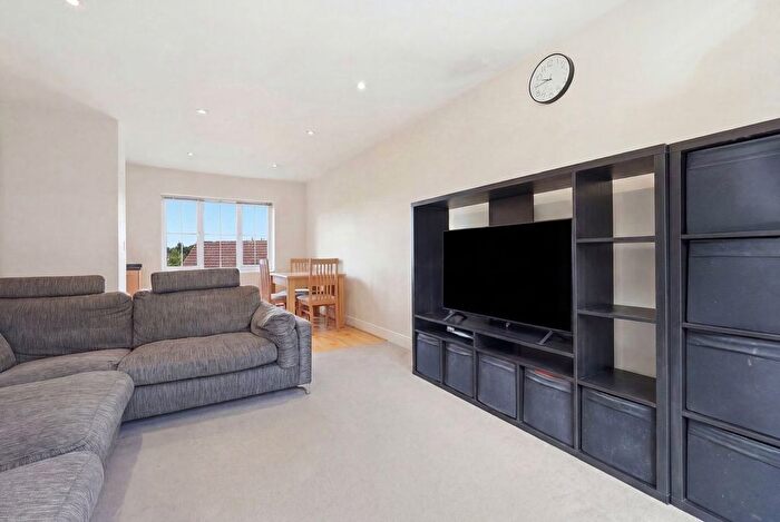 2 Bedroom Flat For Sale In Priestley Road, Stevenage, SG2
