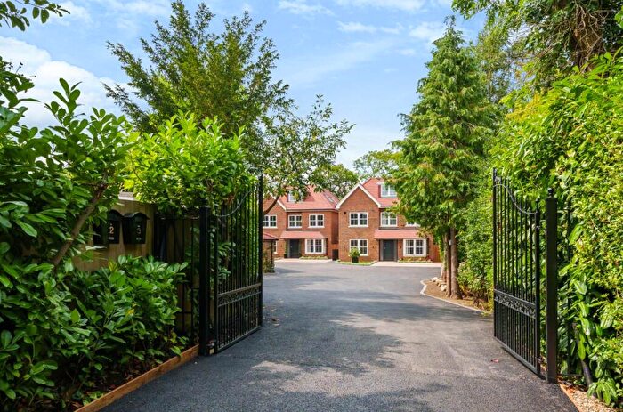 6 Bedroom Detached House For Sale In Arkley, Hertfordshire, EN5