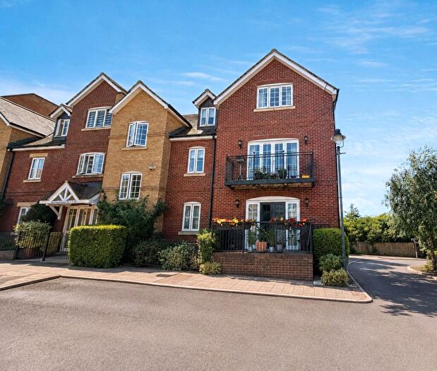 2 Bedroom Apartment For Sale In Chantry Court, Westbury, BA13