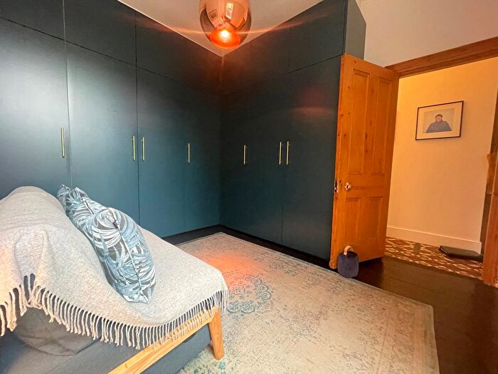 2 Bedroom Flat To Rent In Bathurst Gardens, Kensal Green, London, NW10