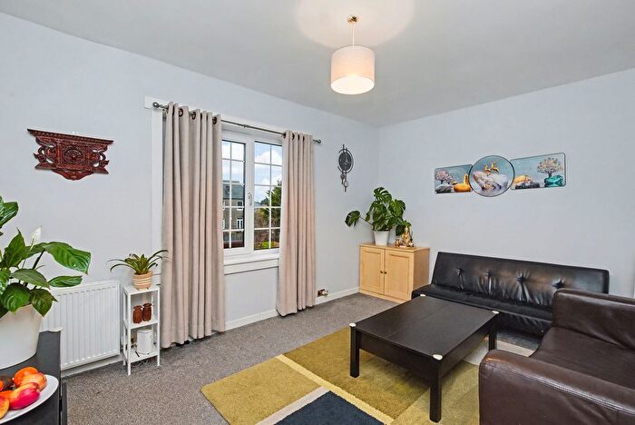 2 Bedroom Flat For Sale In Crewe Crescent, Crewe, Edinburgh, EH5
