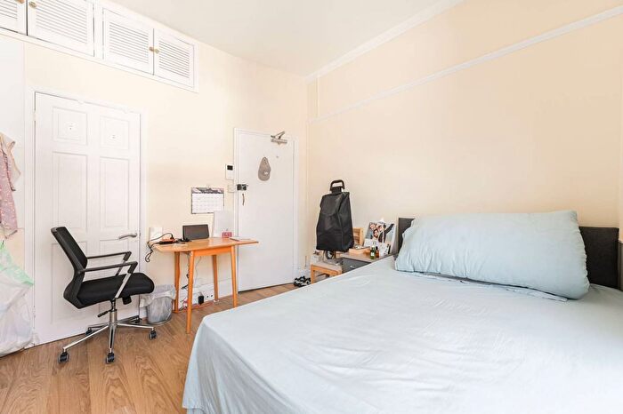 Studio To Rent In Cheniston Gardens, Kensington, London, W8