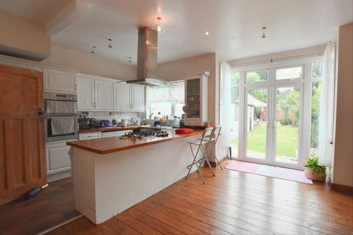 5 Bedroom Semi-Detached House To Rent In Westbourne Road, Croydon, CR0