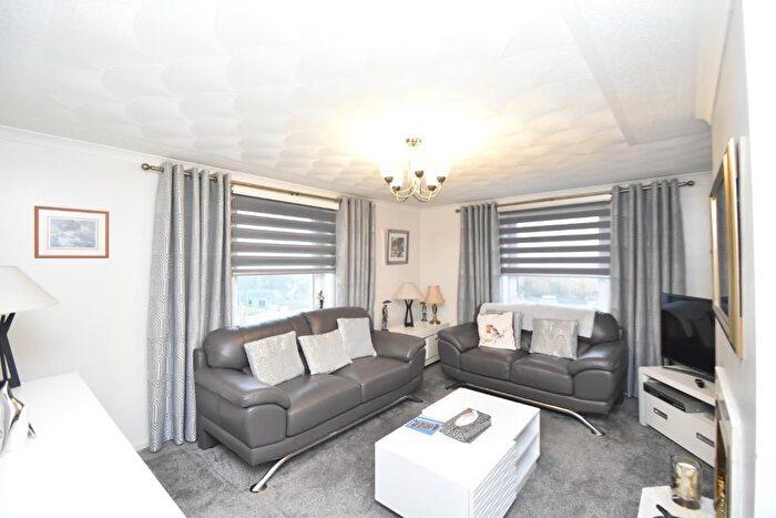 2 Bedroom Flat For Sale In Friarscroft, Kirkintilloch, Glasgow, G66