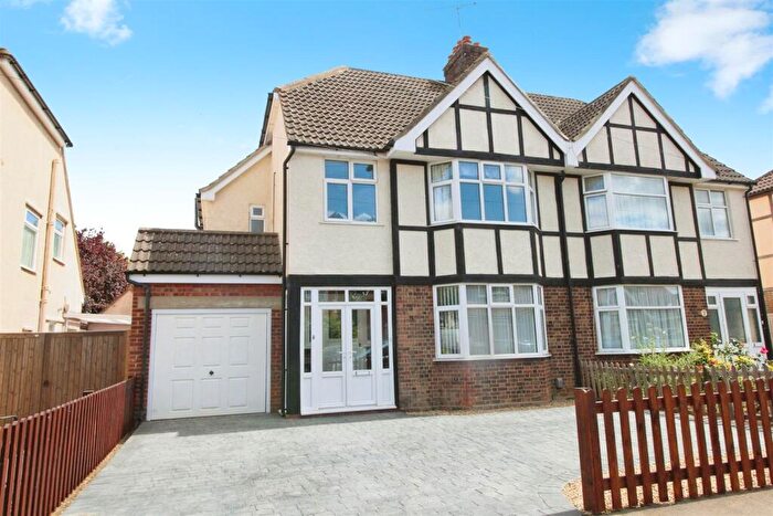4 Bedroom House To Rent In Bearton Avenue, Hitchin, Hertfordshire, SG5