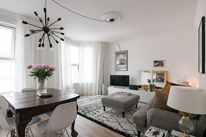 2 Bedroom Flat For Sale In Manor Road, London, E10