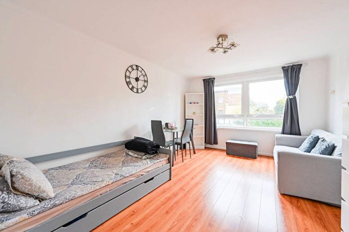 1 Bedroom Flat For Sale In Regent Square, Bow, London, E3