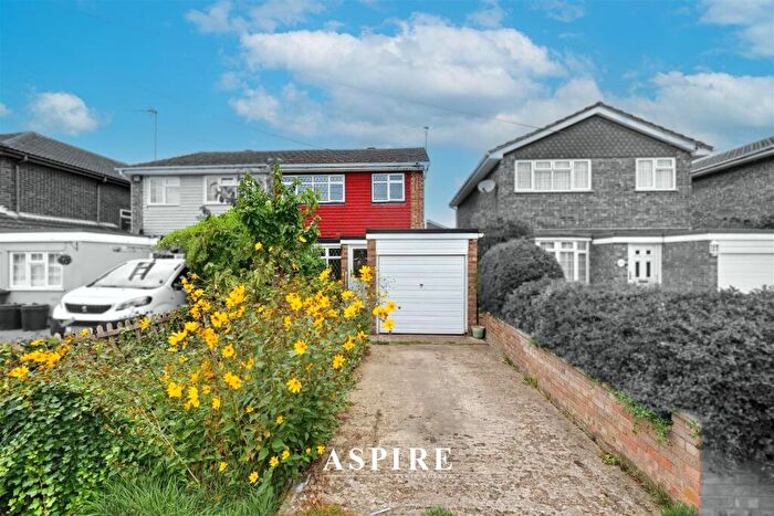 3 Bedroom Semi-Detached House For Sale In Central Avenue, Canvey Island, SS8