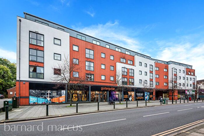 2 Bedroom Flat For Sale In Church Street, Epsom, KT17