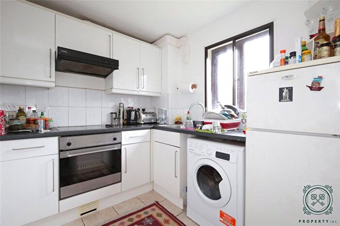 1 Bedroom Flat For Sale In Bream Close, London, N17