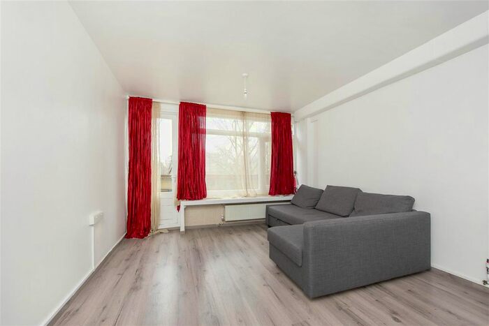 2 Bedroom Flat To Rent In Denmead House, Highcliffe Drive, London, SW15
