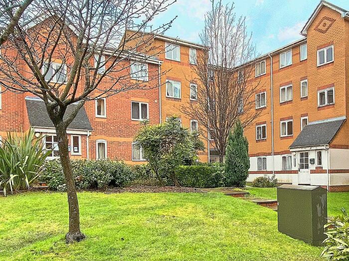 2 Bedroom Flat To Rent In Ascot Court, Aldershot, Hampshire, GU11
