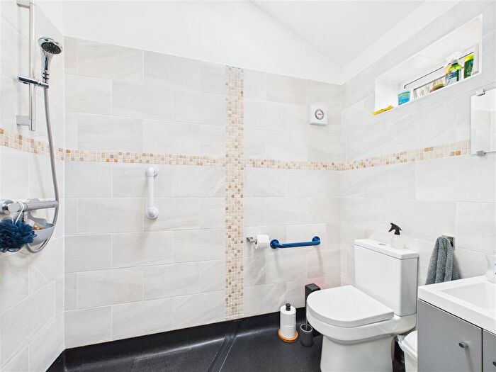4 Bedroom End Of Terrace House For Sale In Beck Road, Everthorpe, HU15