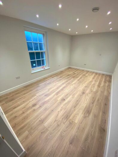 2 Bedroom Flat To Rent In Tollington Park, London, N4