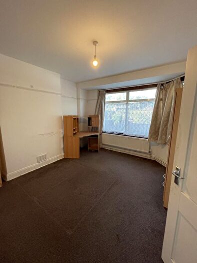 4 Bedroom Semi-Detached House To Rent In Spring Grove Road, TW3