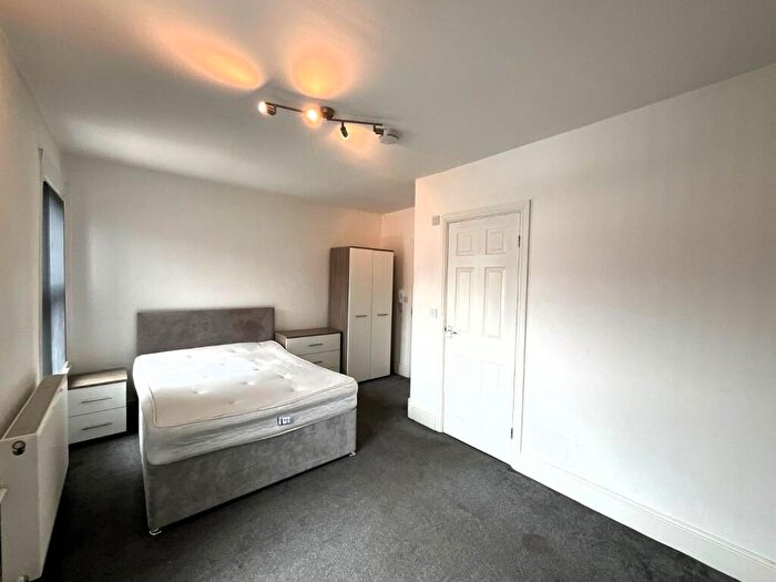 5 Bedroom Terraced House To Rent In Room, Mansfield Road, Doncaster, DN4