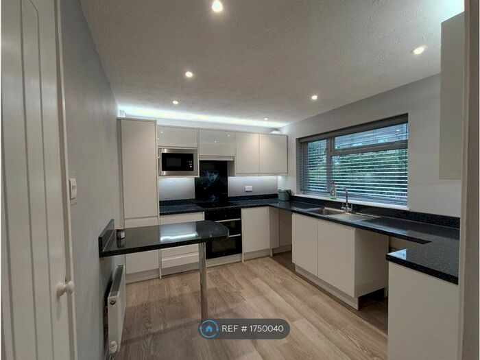 3 Bedroom Terraced House To Rent In Fairfax Road, Farnborough, GU14