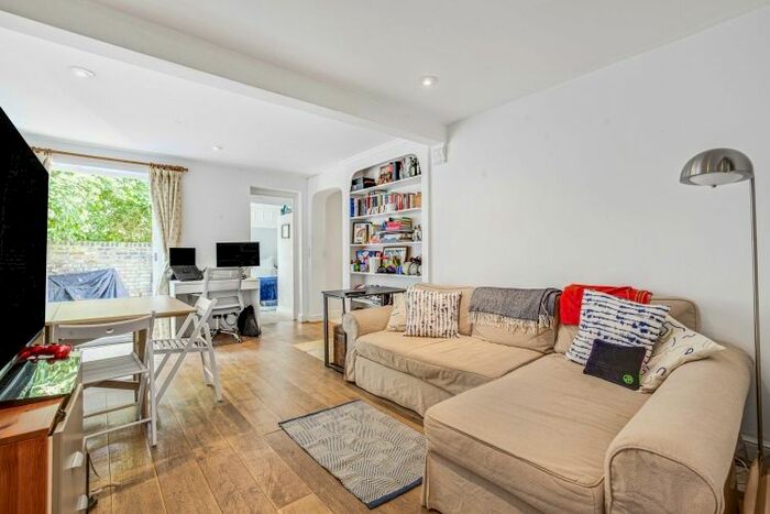 3 Bedroom Flat To Rent In Epirus Road, London, SW6