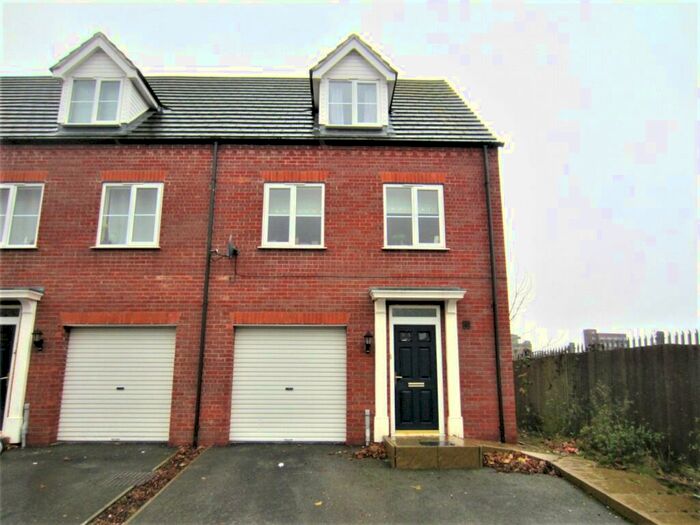 3 Bedroom End Of Terrace House To Rent In Tilling Close, Grantham, Lincolnshire, NG31