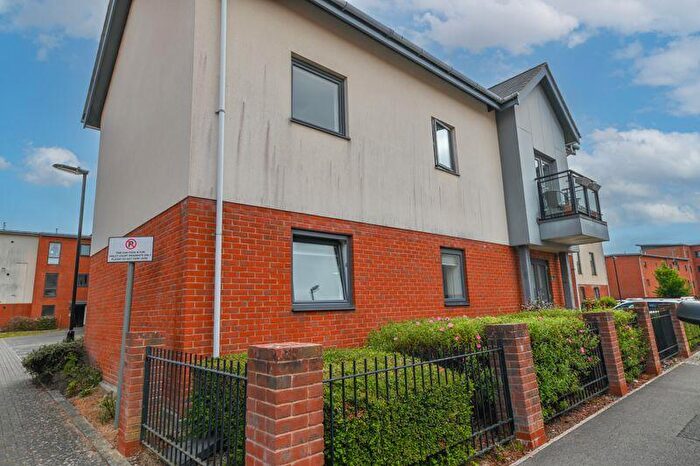 2 Bedroom Flat For Sale In Foxtail Road, Waterlooville, PO7