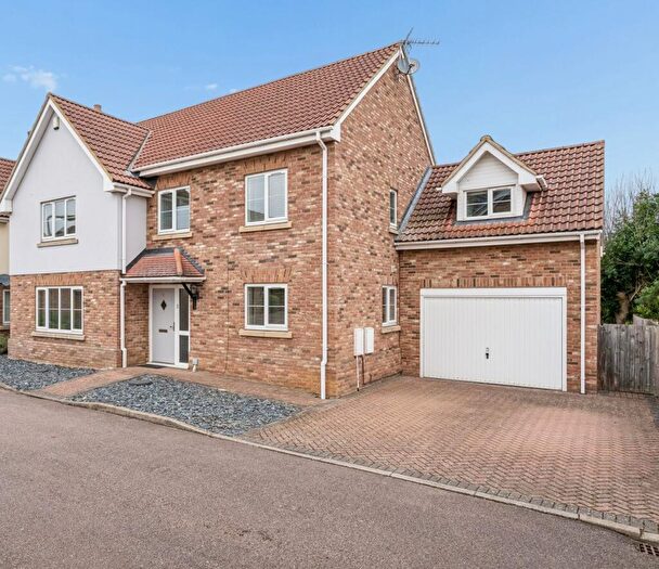 6 Bedroom Detached House For Sale In Lambs Close, Shefford, SG17