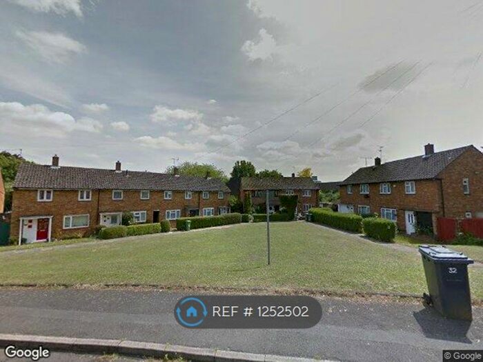 2 Bedroom Semi-Detached House To Rent In Bank Close, Luton, LU4