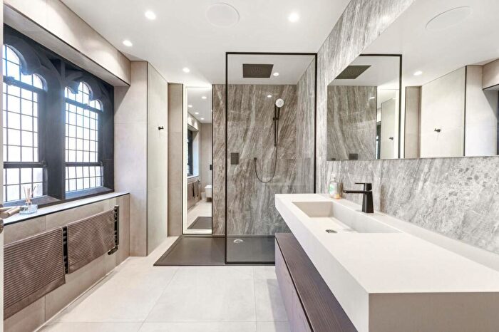 4 Bedroom Maisonette For Sale In Sudbury Hill, Harrow, HA1