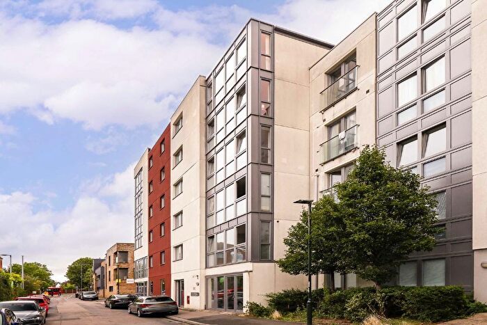 1 Bedroom Flat To Rent In Orchard Road, Richmond, TW9